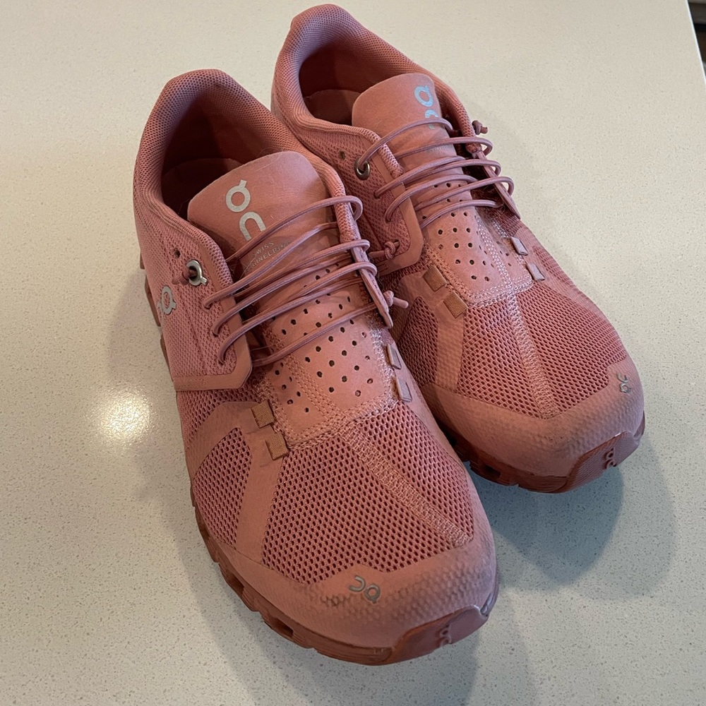 On cloud running shoes pink 7.5